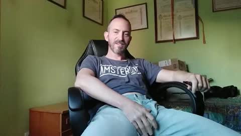 Manu  online show from October 14, 2025, 4:19 pm