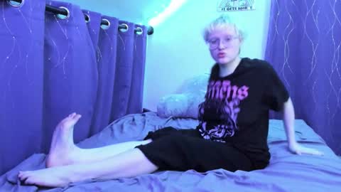 Snapshot of sparkling_water_hate_club chatting on November 14, 2025, 7:45 pm Atticus Pendragon online show from November 14, 2025, 7:45 pm