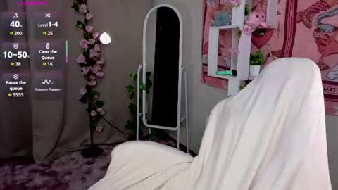 Snapshot of sparky_fox chatting on June 30, 2026, 12:00 am Nika online show from June 30, 2026, 12:00 am