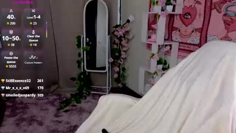 Snapshot of sparky_fox chatting on July 14, 2026, 2:05 am Nika online show from July 14, 2026, 2:05 am