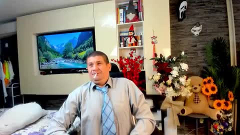 Snapshot of spartandaddy48 chatting on May 18, 2026, 4:07 am Spartan online show from May 18, 2026, 4:07 am