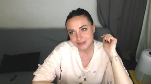 Carla online show from April 15, 2026, 7:58 pm