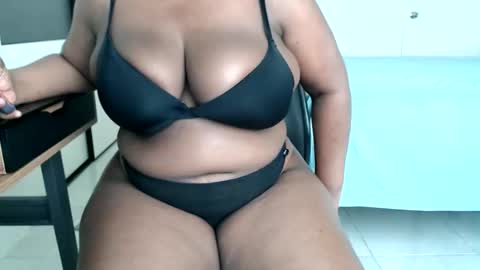 SPICYCHOCSTRAW online show from February 4, 2026, 7:31 pm