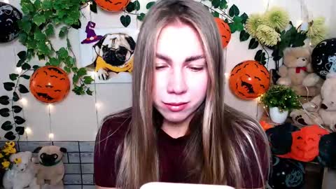 Karina online show from October 31, 2025, 9:10 am