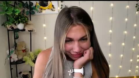 Snapshot of sport_tall_karina chatting on June 15, 2026, 9:44 am Karina online show from June 15, 2026, 9:44 am