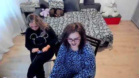 Snapshot of squirt_kimmm chatting on October 3, 2025, 11:51 am Kim online show from October 3, 2025, 11:51 am