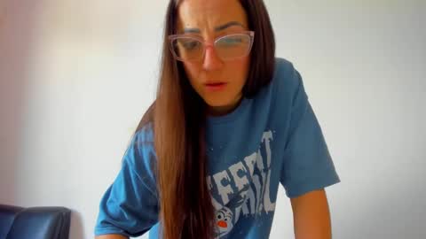 Snapshot of squirttati33 chatting on January 16, 2025, 3:35 pm Tati online show from January 16, 2025, 3:35 pm