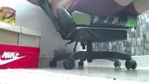 Snapshot of srfindomfeet_ chatting on April 5, 2026, 5:48 am sr master cum its my old account online show from April 5, 2026, 5:48 am