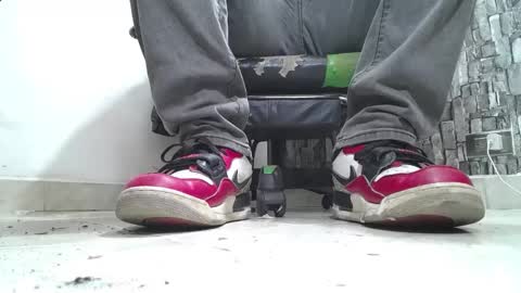 Snapshot of srfindomfeet_ chatting on April 16, 2026, 7:14 pm sr master cum its my old account online show from April 16, 2026, 7:14 pm