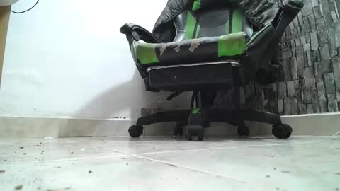 Snapshot of srfindomfeet_ chatting on April 17, 2026, 12:57 am sr master cum its my old account online show from April 17, 2026, 12:57 am
