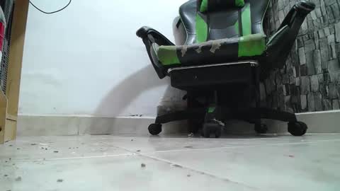Snapshot of srfindomfeet_ chatting on April 18, 2026, 1:42 am sr master cum its my old account online show from April 18, 2026, 1:42 am