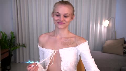 Scarlett online show from December 17, 2024, 4:12 am