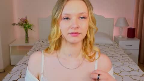 Snapshot of staceyyjones chatting on May 7, 2026, 12:32 pm Stacey online show from May 7, 2026, 12:32 pm