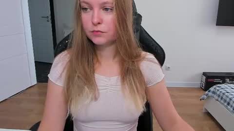 Snapshot of stacy_miraclee chatting on July 20, 2026, 9:45 am Stacy online show from July 20, 2026, 9:45 am
