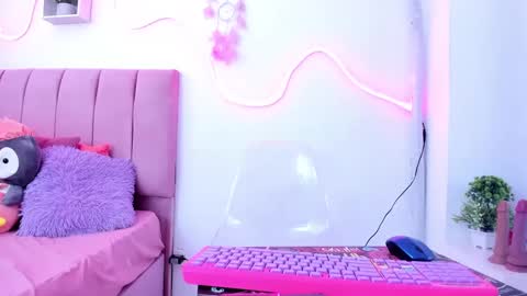 estecy online show from September 24, 2025, 2:42 pm