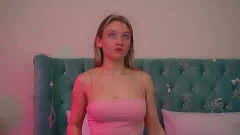 StacyEvances online show from December 17, 2025, 6:08 am