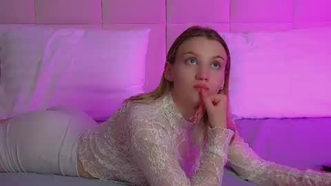 Snapshot of stacyevancesss chatting on June 20, 2026, 6:22 pm StacyEvances online show from June 20, 2026, 6:22 pm