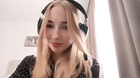 Mila online show from February 10, 2026, 6:06 am