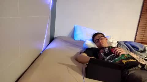 Straightupdownbad online show from November 26, 2025, 7:42 am