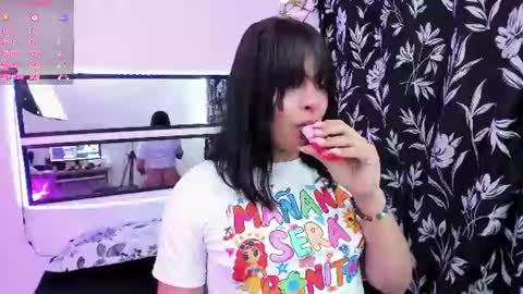 Snapshot of star_darling chatting on June 12, 2026, 11:53 am S T A R online show from June 12, 2026, 11:53 am