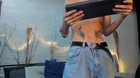 Snapshot of starcrow19 chatting on December 3, 2025, 10:19 pm starcrow19 online show from December 3, 2025, 10:19 pm