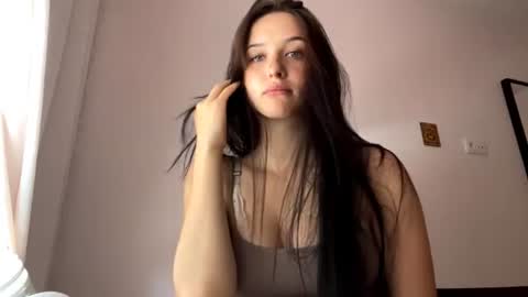 Lola online show from June 19, 2026, 10:19 am