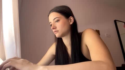Lola online show from June 24, 2026, 10:47 am