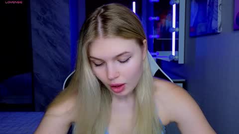 Caroline online show from April 8, 2026, 4:01 am