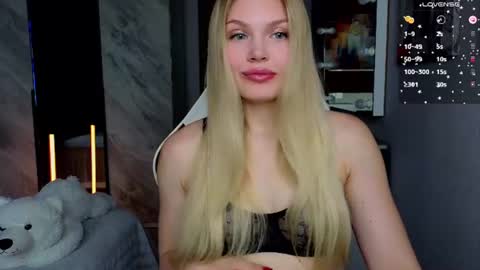 Snapshot of starlight_2004 chatting on June 26, 2026, 4:50 am Caroline online show from June 26, 2026, 4:50 am