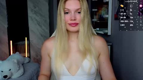 Snapshot of starlight_2004 chatting on July 7, 2026, 7:23 am Caroline online show from July 7, 2026, 7:23 am