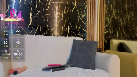 starlight_mature11_aws online show from April 7, 2026, 9:15 pm