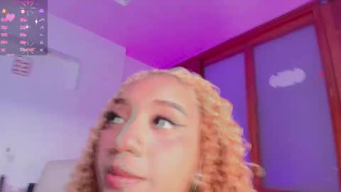 Snapshot of starlightsss_ chatting on May 1, 2026, 1:48 pm . online show from May 1, 2026, 1:48 pm