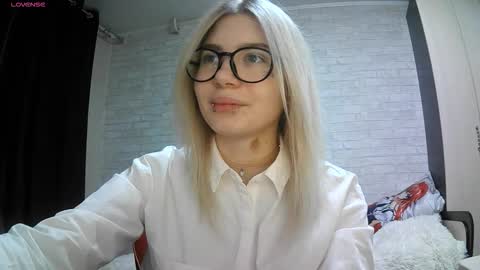 Snapshot of starremick chatting on October 22, 2025, 2:17 pm Katie online show from October 22, 2025, 2:17 pm