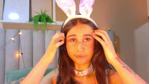 Snapshot of starrmoon__ chatting on April 1, 2026, 3:07 am M O O N online show from April 1, 2026, 3:07 am