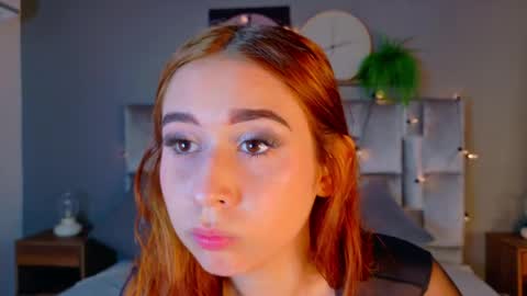 Snapshot of starrmoon__ chatting on April 22, 2026, 2:58 am M O O N online show from April 22, 2026, 2:58 am