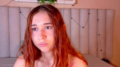 Snapshot of starrmoon__ chatting on May 26, 2026, 2:40 am M O O N online show from May 26, 2026, 2:40 am