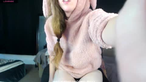 Snapshot of starry_smiles chatting on October 15, 2025, 10:32 pm Starry online show from October 15, 2025, 10:32 pm