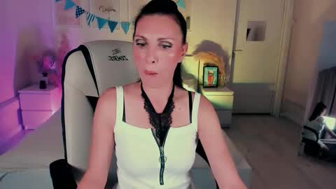 Snapshot of steaflers_mom chatting on October 6, 2025, 7:06 am steaflers_mom online show from October 6, 2025, 7:06 am