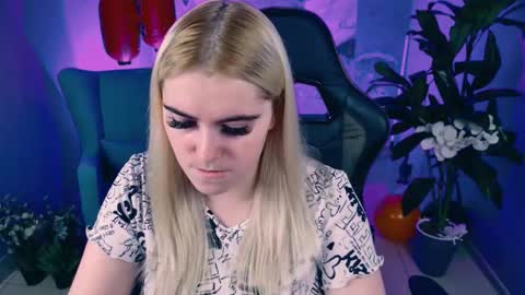 stef_nicks online show from November 6, 2025, 9:10 am