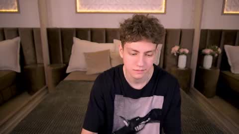 Esrefan online show from February 12, 2026, 7:53 pm