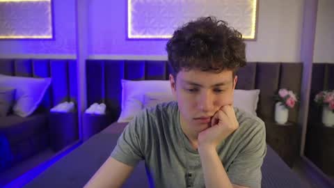 Esrefan online show from April 2, 2026, 7:55 pm