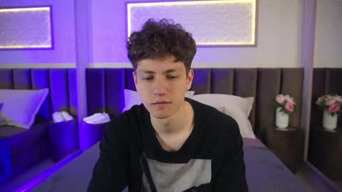 Esrefan online show from April 10, 2026, 7:29 pm