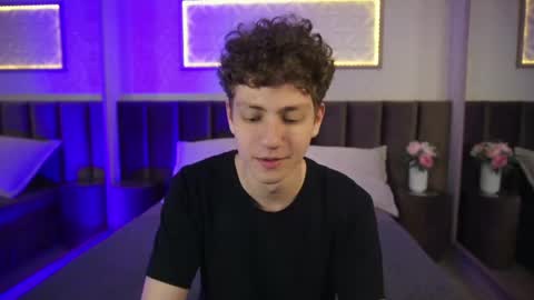 Esrefan online show from April 15, 2026, 8:09 pm