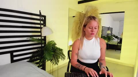 Stefanny   online show from December 24, 2024, 11:06 am