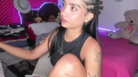 Im MiaIts my first day here  online show from February 6, 2025, 11:26 pm