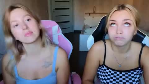 stefany_and_bettany online show from September 11, 2025, 3:34 pm