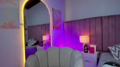 STEFANY online show from April 23, 2026, 8:22 pm