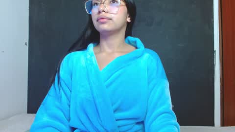 Stefanny lopez online show from December 11, 2024, 3:26 pm