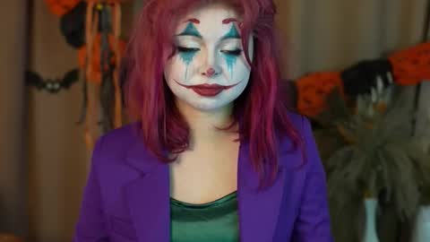 Stella online show from October 31, 2025, 11:17 pm