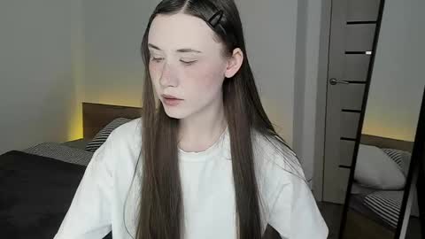 stella_sunny online show from May 11, 2026, 12:05 am